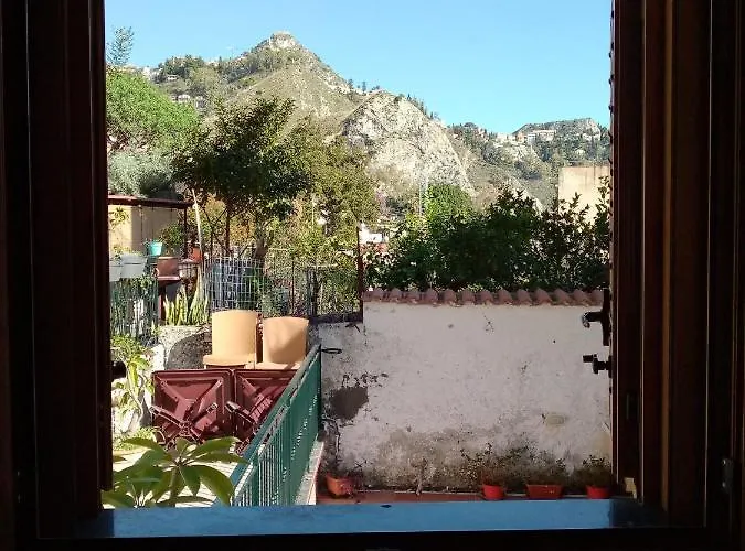 Maria Giardini Naxos